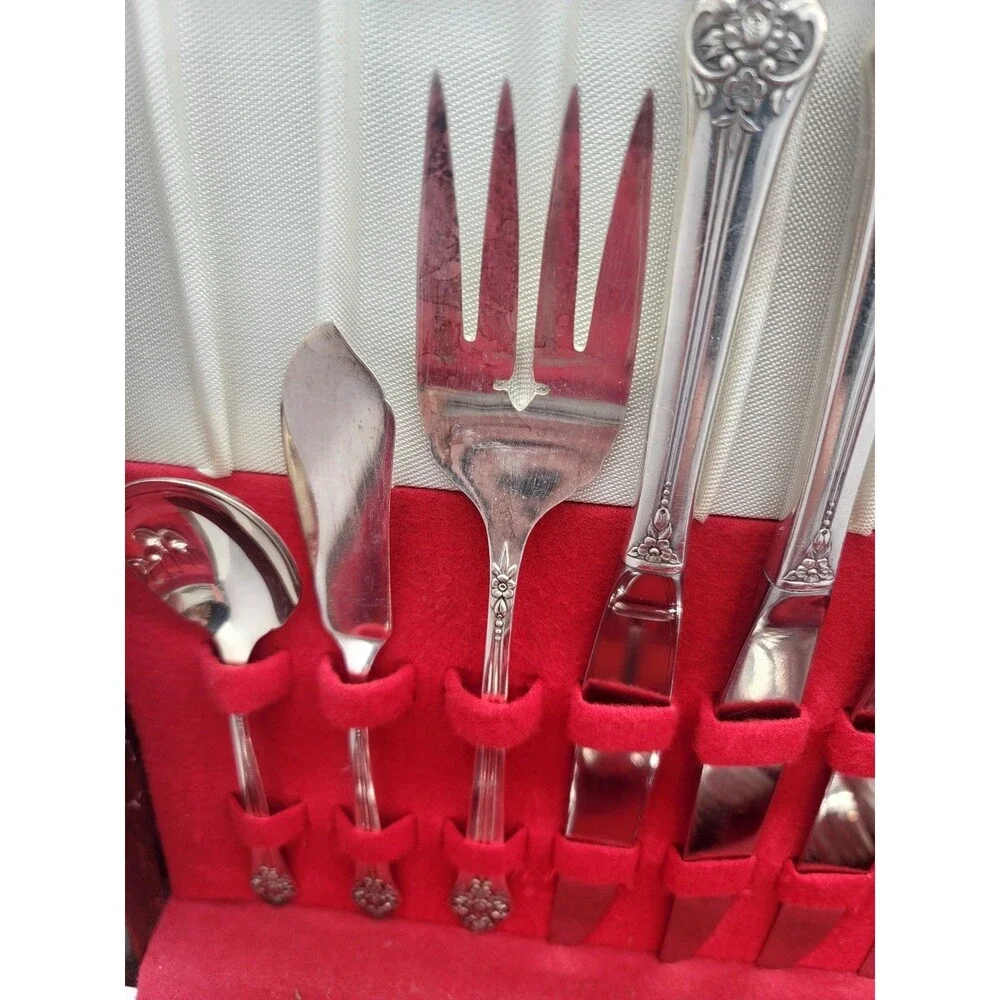 Vintage 1881 Rogers 40s Oneida Plantation Silverware Set of 62 Pieces